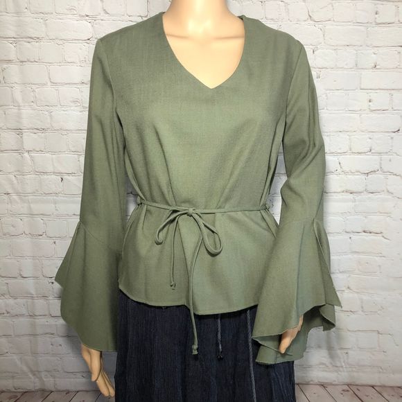 NEW 2/$10‎ Bell sleeve top by Anne Charles - Picture 1 of 3